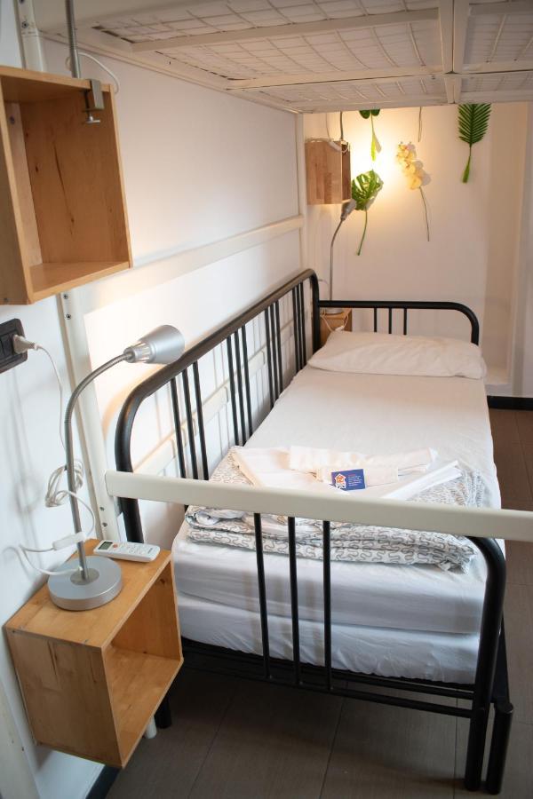 Abbey Hostel Генуя Екстер'єр фото