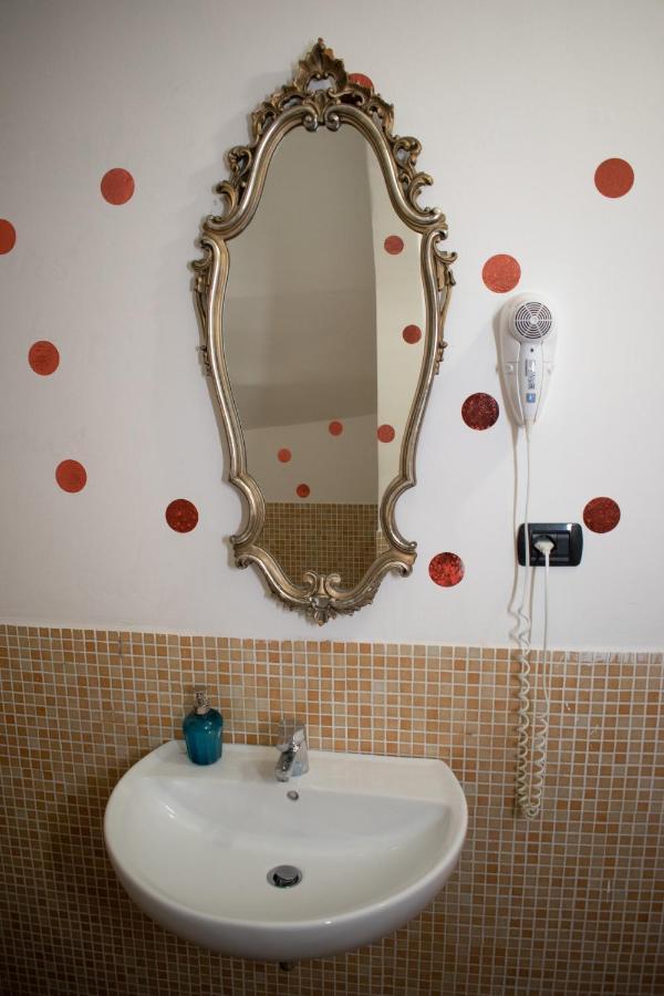 Abbey Hostel Генуя Екстер'єр фото