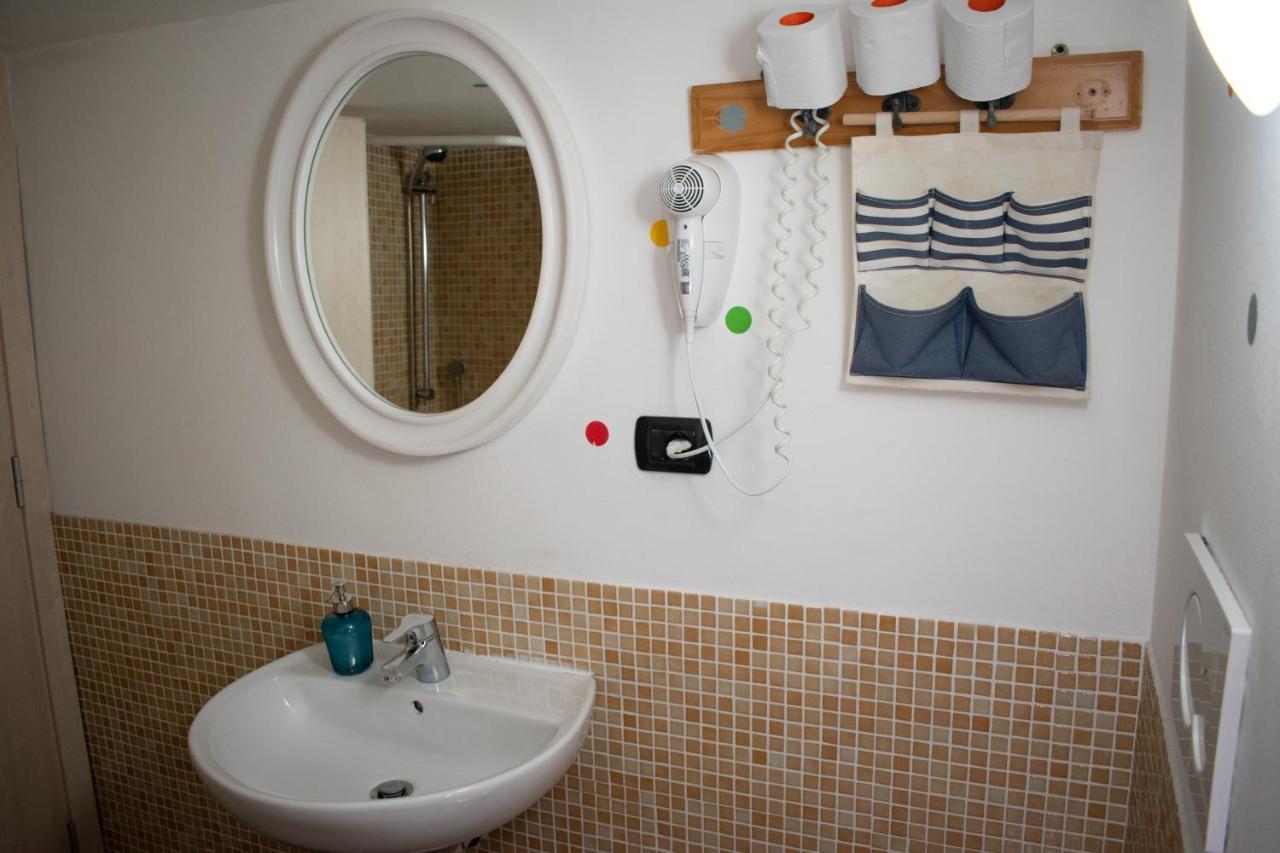Abbey Hostel Генуя Екстер'єр фото