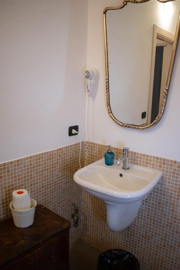 Abbey Hostel Генуя Екстер'єр фото